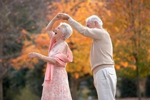 白头到老的爱情图片，一对老人的幸福图片