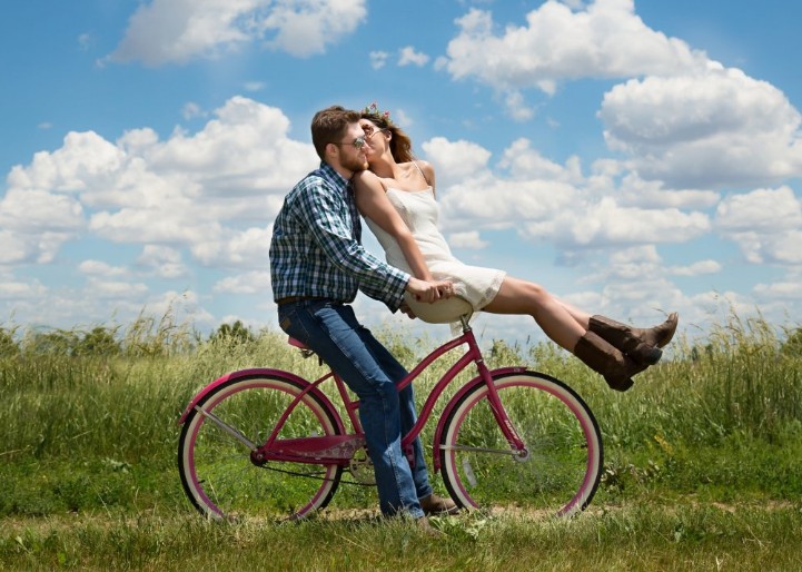 和心爱的人在一起，骑单车也能玩浪漫